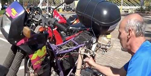 Una motocicletta che fa 500 km con un litro… d’acqua! E’ stata inventata in Brasile ecco il video