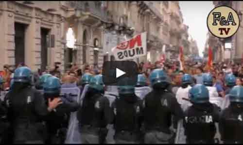 Renzi contestato alla festa dell’Unità:  scontri tra manifestanti e polizia. Due fermi