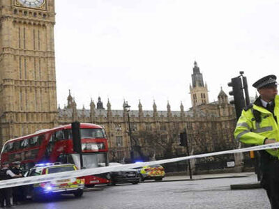 Londra. Spari fuori dal parlamento: diversi i feriti, assalitore morto