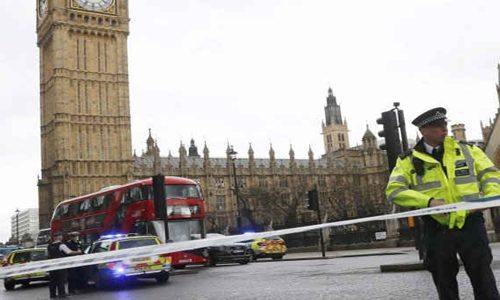 Londra. Spari fuori dal parlamento: diversi i feriti, assalitore morto