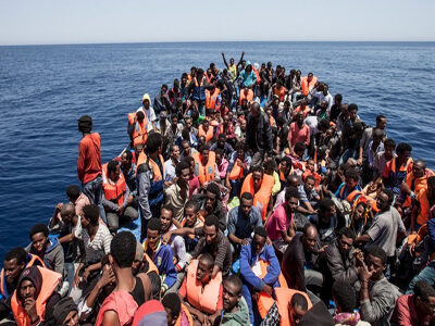 Aumentano sbarchi migranti, Unione Europea e Papa all’Italia: Arrangiatevi