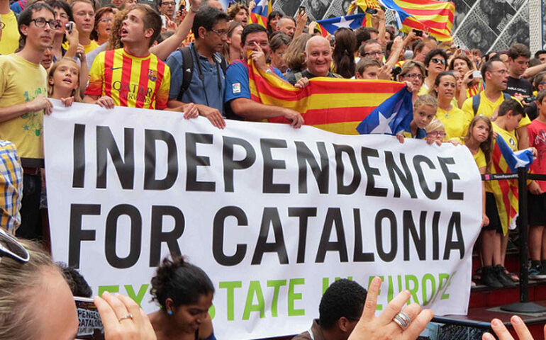 Barcellona. Vince il si sull’indipendenza, Rajoy non ci sente e si scatena l’inferno nelle città della regione